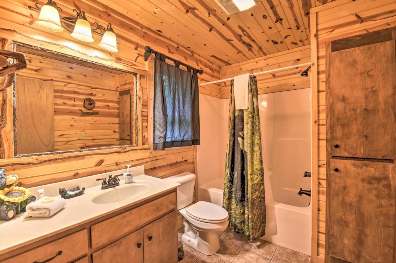 The Honeybee Cabin With Private Porch And Hot Tub Clarkesville Exterior foto